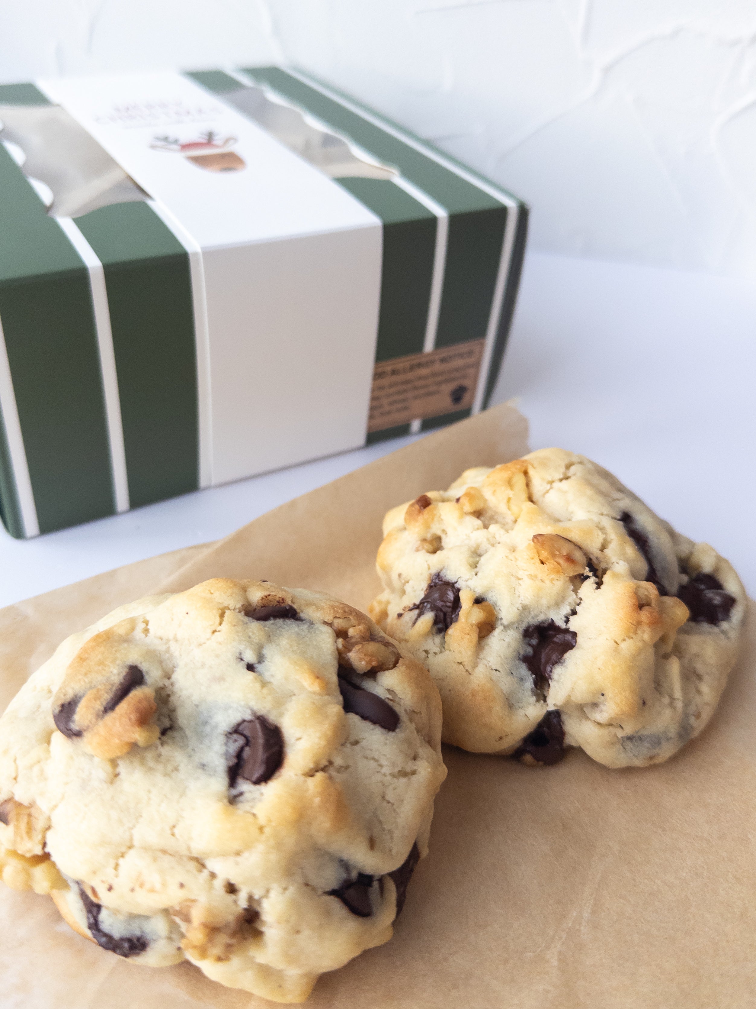 Chocolate Chip Walnut Cookies (Levain Style)